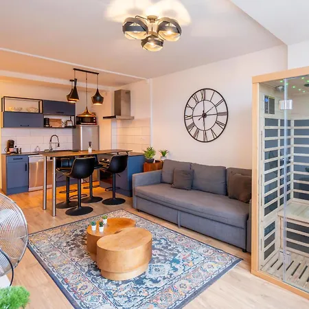 Plein Centre-ville T2 Avec Sauna *