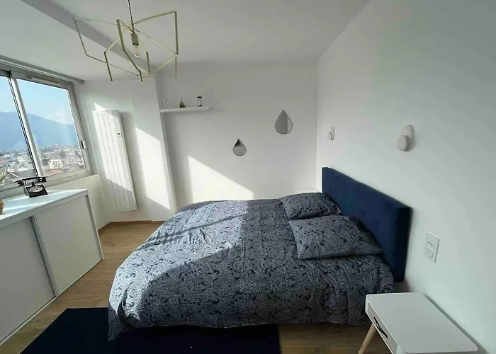 Plein Centre-ville T2 Avec Sauna *